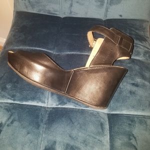 Kenneth Cole Reaction Wedges